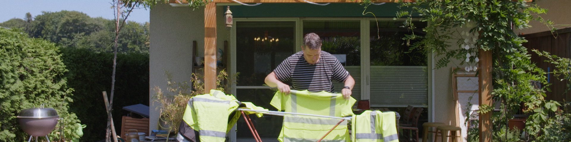 Volunteer_Still03_003104130.jpg